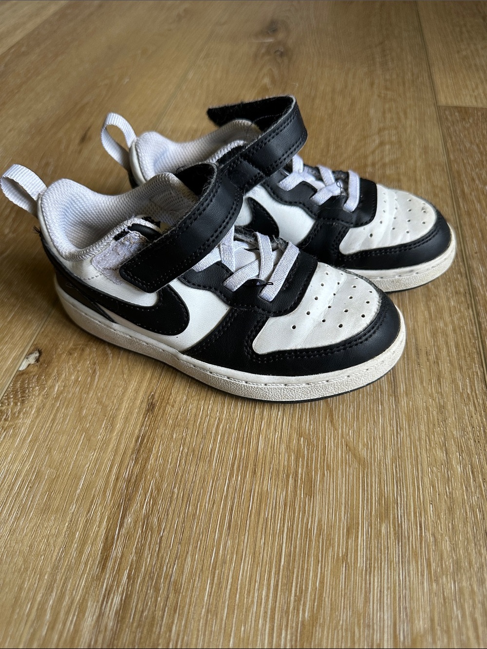 Nike Kids Black and White Velcro Low-Top Sneakers